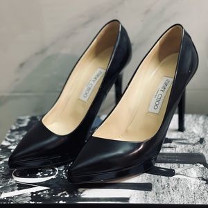 JIMMY CHOO black patent leather pumps pointed toe US8